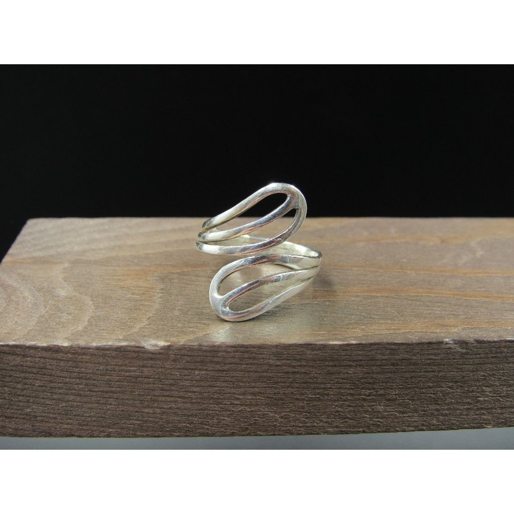 Size 8 Sterling Silver Nature Style Finger Band Ring Vintage Statement